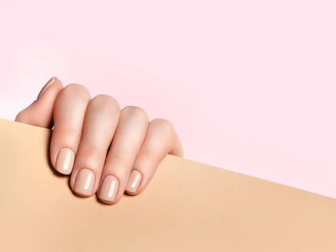 Màu sơn móng tay tiết lộ điều gì về bạn? - 4 Màu sơn móng tay tiết lộ điều gì về bạn? - 4