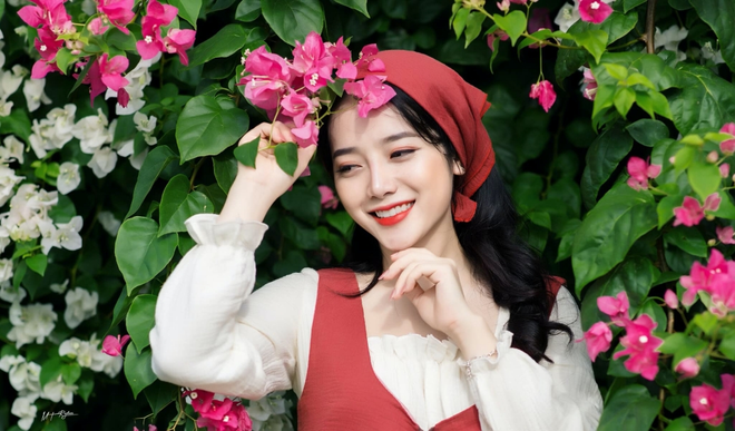 Hot girl Bolero xứ Nghệ ngọt ngào đằm thắm khiến bao chàng si mê - 4 Hot girl Bolero xứ Nghệ ngọt ngào đằm thắm khiến bao chàng si mê - 4