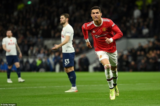 C.Ronaldo lập hàng loạt cột mốc ấn tượng khi giúp Man Utd chiến thắng - 2