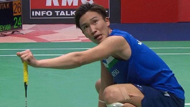 Tay vợt số 1 thế giới Kento Momota bỏ cuộc ở bán kết giải cầu lông tại Pháp - 1