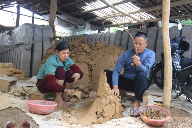 Chuyện tai nghe mắt thấy ở làng trăm năm thái đất tìm sỏi, đóng ra thứ ngói âm dương mĩ miều - 1 Chuyện tai nghe mắt thấy ở làng trăm năm thái đất tìm sỏi, đóng ra thứ ngói âm dương mĩ miều - 1