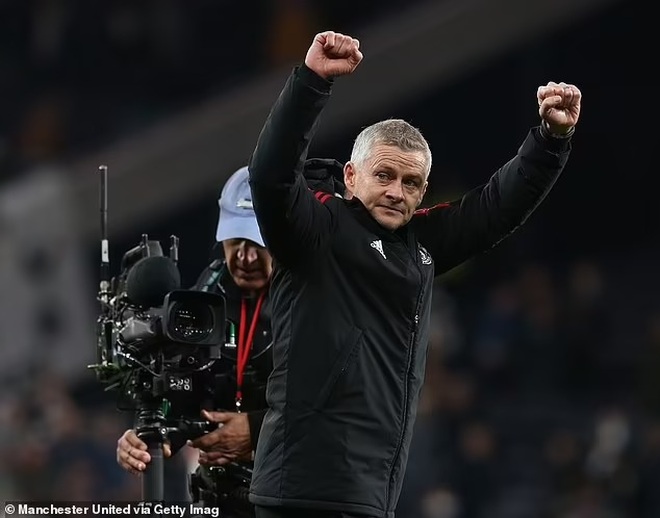 C.Ronaldo nói gì sau màn tỏa sáng để cứu ghế nóng của HLV Solskjaer? - 3 C.Ronaldo nói gì sau màn tỏa sáng để cứu ghế nóng của HLV Solskjaer? - 3