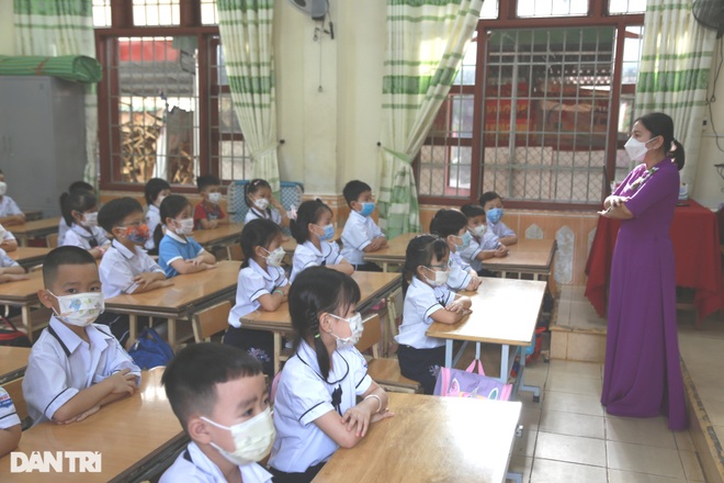 Xuất hiện F0 trong cộng đồng, học sinh quay trở lại học trực tuyến - 2 Xuất hiện F0 trong cộng đồng, học sinh quay trở lại học trực tuyến - 2