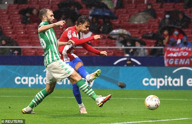 Atletico thắng đậm để tiếp tục đua vô địch La Liga cùng Real Madrid - 7 Atletico thắng đậm để tiếp tục đua vô địch La Liga cùng Real Madrid - 7