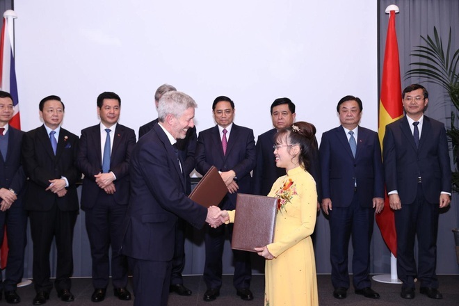 Trường liên kết với Đại học Oxford mang tên nữ tỷ phú Cao đẳng Viet-Shao? - Đầu tiên Trường liên kết với Đại học Oxford mang tên nữ tỷ phú Cao đẳng Viet-Shao? - Đầu tiên