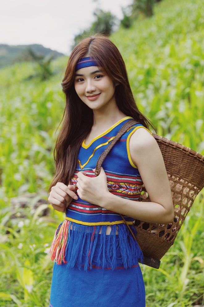 Cô gái Đắk Nông xinh đẹp hút hồn dân mạng là Á khôi Du lịch