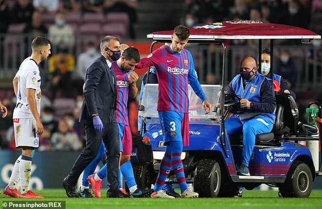 Barcelona nhận tin cực sốc về sức khỏe của Sergio Aguero - 1