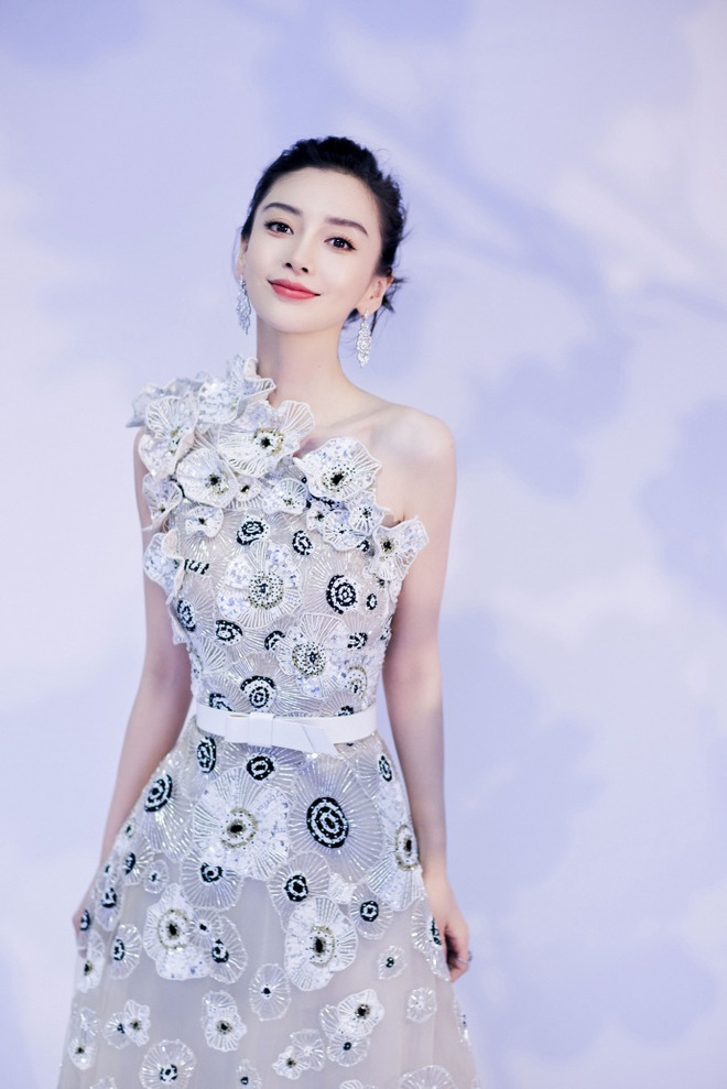 Bất ngờ trước nhan sắc của Angelababy năm 14 tuổi - 3 Bất ngờ trước nhan sắc của Angelababy năm 14 tuổi - 3