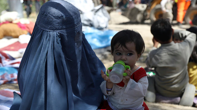 Nạn đói ở Afghanistan: Những bé gái bị cha mẹ bán làm cô dâu nhí - 1 Nạn đói ở Afghanistan: Những bé gái bị cha mẹ bán làm cô dâu nhí - 1