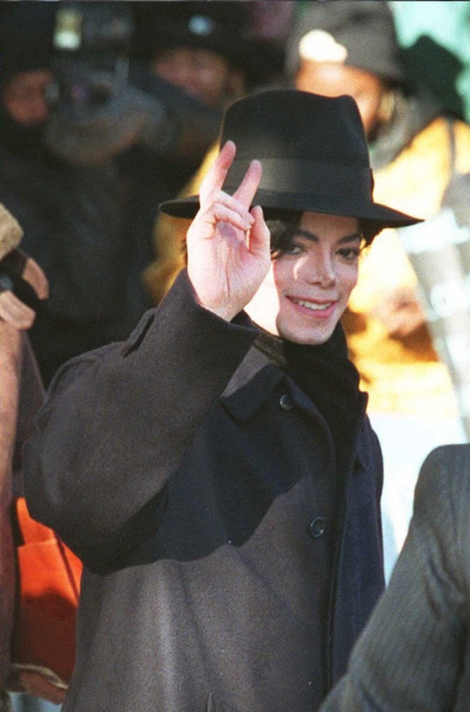 Con trai út của ông vua nhạc pop Michael Jackson bất ngờ lộ diện - 2