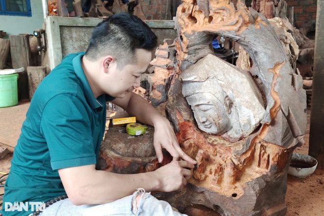 Biến gỗ mục, rễ cây bỏ đi… thành tượng điêu khắc nghệ thuật tiền triệu - 2