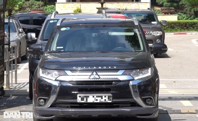 Khám xét nơi làm việc của Thứ trưởng Bộ Y tế Trương Quốc Cường - 8 Khám xét nơi làm việc của Thứ trưởng Bộ Y tế Trương Quốc Cường - 8