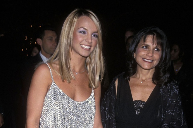 Britney Spears tố mẹ ruột khiến cô đau khổ suốt 13 năm - 2 Britney Spears tố mẹ ruột khiến cô đau khổ suốt 13 năm - 2