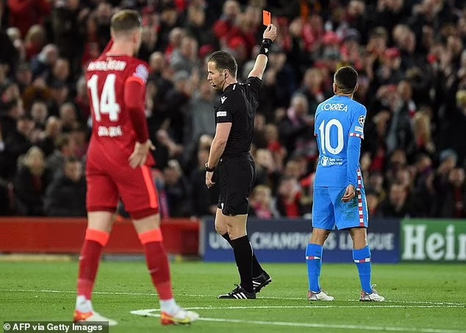 Tranh cãi tình huống trọng tài rút thẻ đỏ khiến Atletico thua đau Liverpool - 3 Tranh cãi tình huống trọng tài rút thẻ đỏ khiến Atletico thua đau Liverpool - 3
