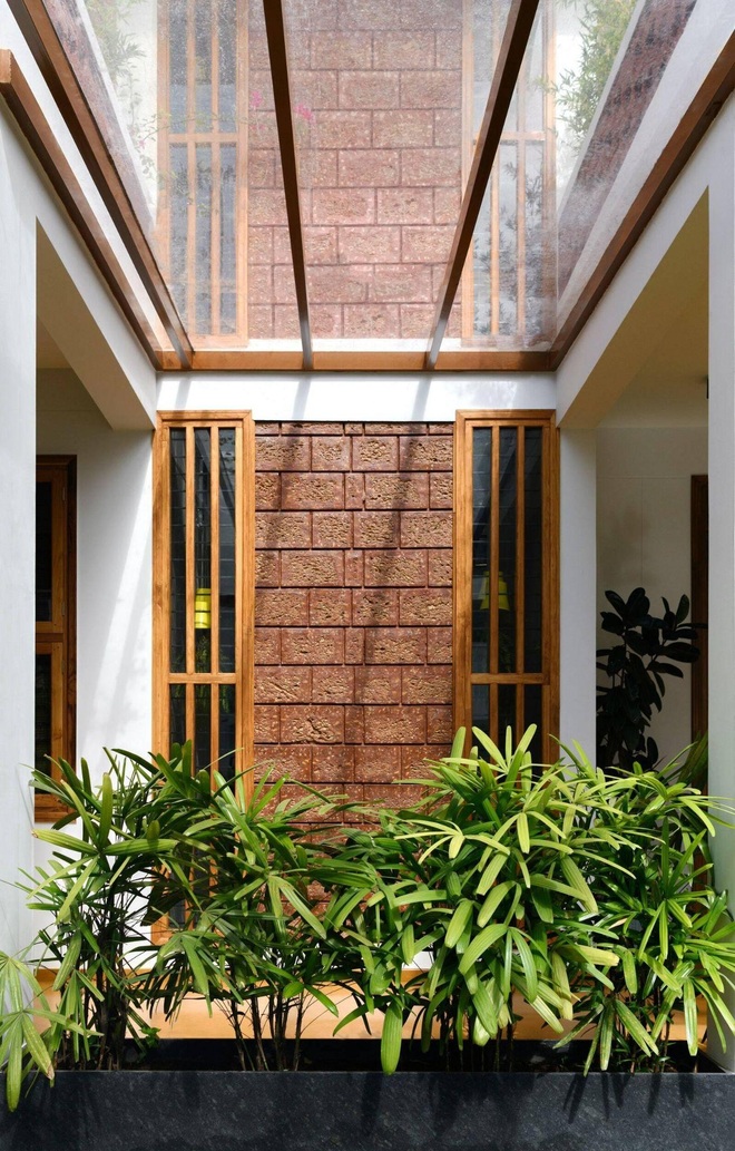 Độc đáo căn nhà 2 tầng tái chế từ đá ong và đồ cũ - 5 Độc đáo căn nhà 2 tầng tái chế từ đá ong và đồ cũ - 5