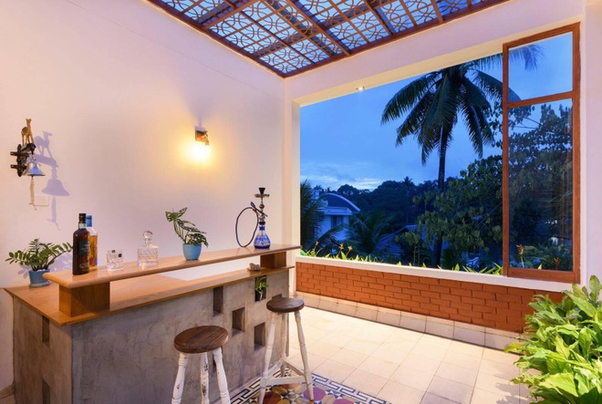 Độc đáo căn nhà 2 tầng tái chế từ đá ong và đồ cũ - 11 Độc đáo căn nhà 2 tầng tái chế từ đá ong và đồ cũ - 11
