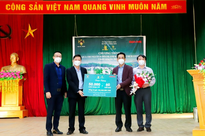 Tập đoàn Việt Mỹ tặng quà đồng bào nghèo tại huyện Lương Sơn Hòa Bình - 3
