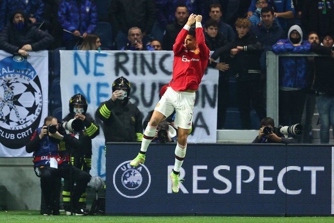 C.Ronaldo: Siêu nhân không tuổi của Man Utd - 1