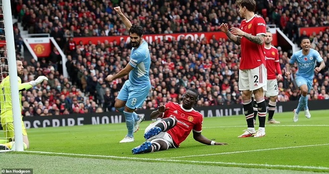 Bailly đi vào lịch sử Man Utd sau pha đốt lưới nhà - 2 Bailly đi vào lịch sử Man Utd sau pha đốt lưới nhà - 2