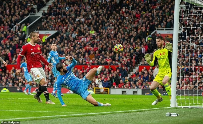 Bailly đi vào lịch sử Man Utd sau pha đốt lưới nhà - 3 Bailly đi vào lịch sử Man Utd sau pha đốt lưới nhà - 3