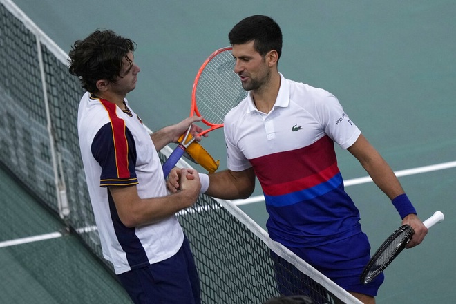 Djokovic tiến vào bán kết Paris Masters 2021 đầy thuyết phục - 1