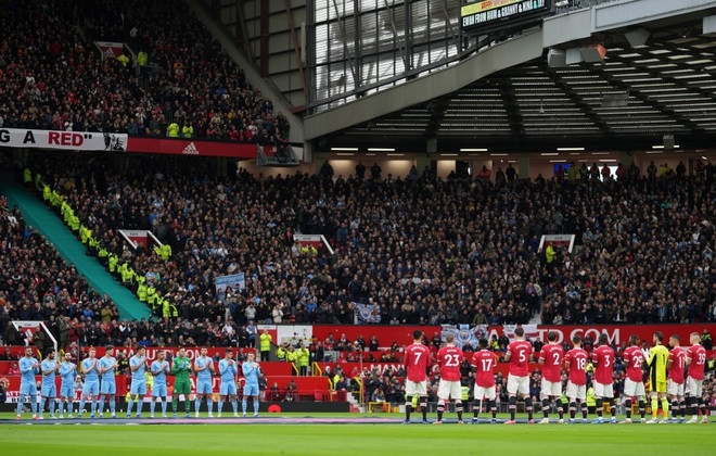 Hàng thủ mơ ngủ, Man Utd ôm hận trước Man City tại Old Trafford - 1 Hàng thủ mơ ngủ, Man Utd ôm hận trước Man City tại Old Trafford - 1