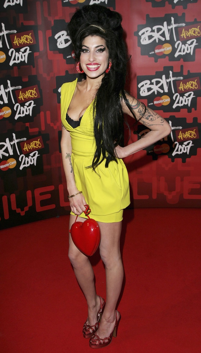 Chuyện buồn đằng sau bộ phục trang cuối cùng Amy Winehouse mặc biểu diễn - 2