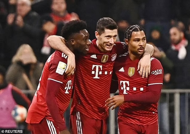 Lewandowski tỏa sáng giúp Bayern chấm dứt mạch trận bất bại của Freiburg - 3