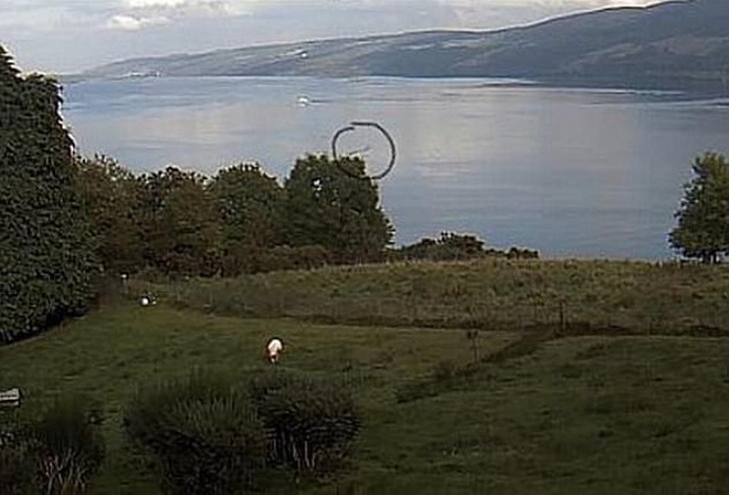 Quái vật hồ Loch Ness có thật hay chỉ là trò lừa bịp? - 4