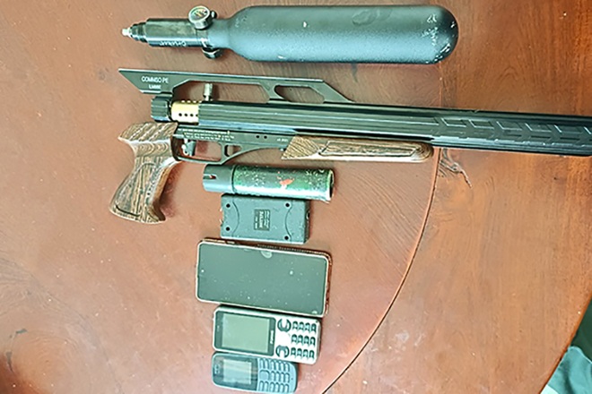 Khởi tố đối tượng ôm súng cố thủ, bắn trả cảnh sát ở Đồng Nai - 4