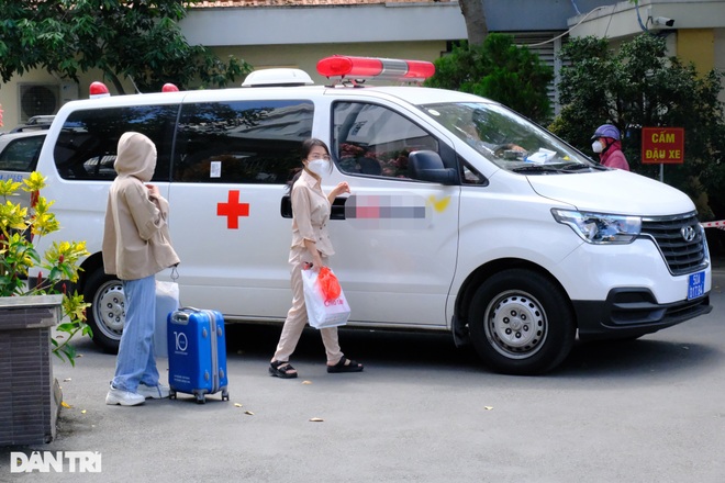 Nữ điều dưỡng đi hỗ trợ miền Tây dập dịch sau 15 phút nhận điều động khẩn - 1 Nữ điều dưỡng đi hỗ trợ miền Tây dập dịch sau 15 phút nhận điều động khẩn - 1
