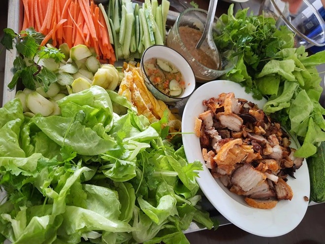 Mẹ bỉm sữa tại Hà Nội xin ve chai biến 3 m2 thành vườn treo xanh mướt - 11 Mẹ bỉm sữa tại Hà Nội xin ve chai biến 3 m2 thành vườn treo xanh mướt - 11