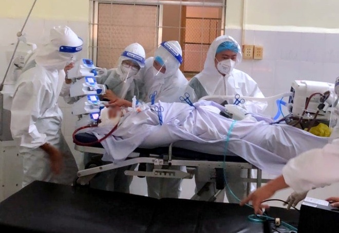 Khẩn cấp chuyển cô gái béo phì nhiễm Covid-19 nặng nhất Sóc Trăng về TPHCM - 1 Khẩn cấp chuyển cô gái béo phì nhiễm Covid-19 nặng nhất Sóc Trăng về TPHCM - 1
