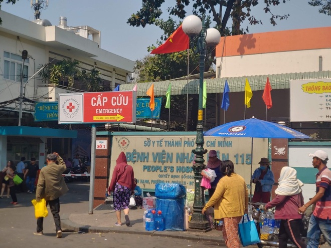Xe cấp cứu chở F0 va chạm ô tô tải: Tài xế cứu thương chấn thương nặng - 1 Xe cấp cứu chở F0 va chạm ô tô tải: Tài xế cứu thương chấn thương nặng - 1
