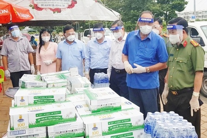 Không có chuyện cấm người dân ra đường nếu không tiêm vaccine - 2 Không có chuyện cấm người dân ra đường nếu không tiêm vaccine - 2