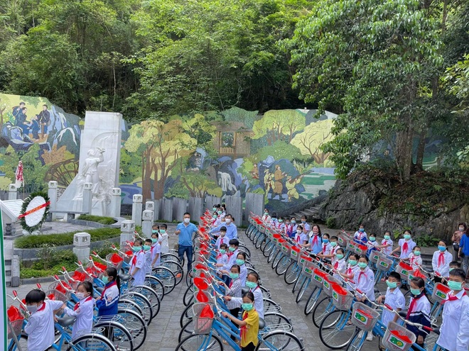 Nghỉ hưu, cô giáo U60 học cuốc đất, trồng rau, hái làm quà tặng hàng xóm - 12 Nghỉ hưu, cô giáo U60 học cuốc đất, trồng rau, hái làm quà tặng hàng xóm - 12