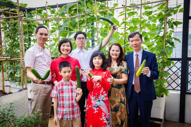 Nghỉ hưu, cô giáo U60 học cuốc đất, trồng rau, hái làm quà tặng hàng xóm - 13 Nghỉ hưu, cô giáo U60 học cuốc đất, trồng rau, hái làm quà tặng hàng xóm - 13