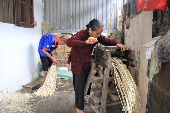 Những cụ già lưu giữ nghề đan bị cói ở Thái Bình, 80 tuổi vẫn chưa về hưu - 1 Những cụ già lưu giữ nghề đan bị cói ở Thái Bình, 80 tuổi vẫn chưa về hưu - 1