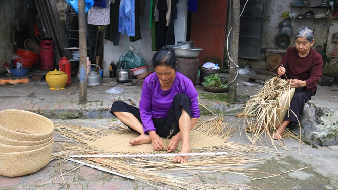 Những cụ già lưu giữ nghề đan bị cói ở Thái Bình, 80 tuổi vẫn chưa về hưu - 4 Những cụ già lưu giữ nghề đan bị cói ở Thái Bình, 80 tuổi vẫn chưa về hưu - 4