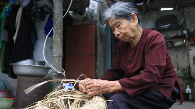 Những cụ già lưu giữ nghề đan bị cói ở Thái Bình, 80 tuổi vẫn chưa về hưu - 5 Những cụ già lưu giữ nghề đan bị cói ở Thái Bình, 80 tuổi vẫn chưa về hưu - 5