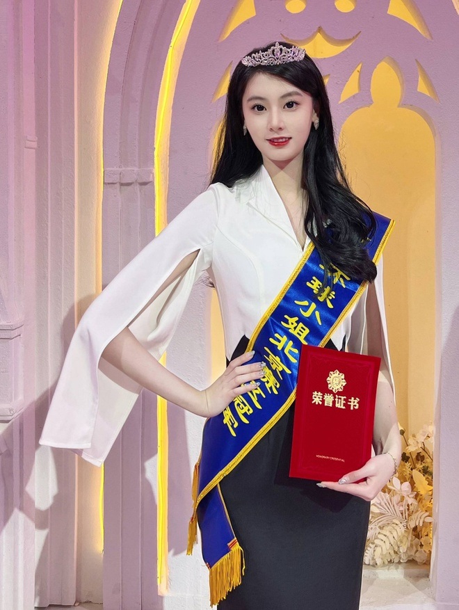 Nhan sắc Hoa hậu Hoàn vũ Trung Quốc 2021 cao 179 cm - 1