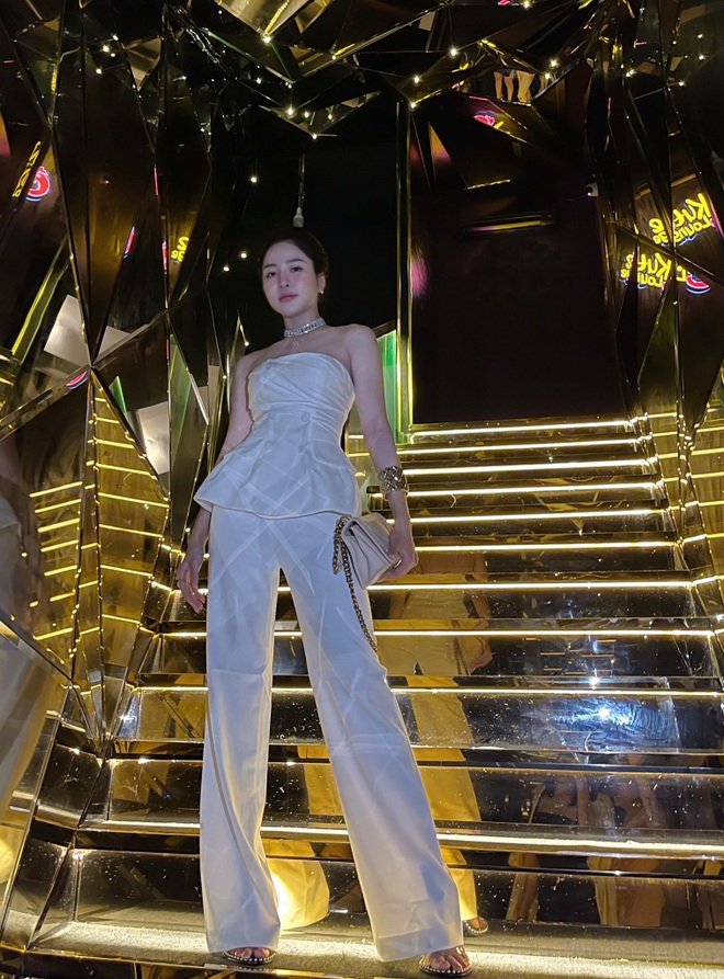 Hot girl thị phi Trâm Anh mượn cớ cổ vũ đội tuyển để quảng cáo cá độ - 6