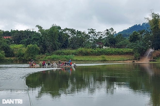 Chòng chành vượt sông tìm chữ của học trò vùng cao - 3