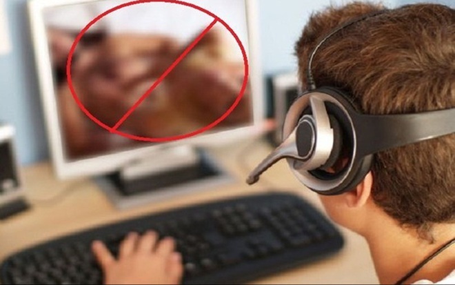 Trẻ miệt mài xem Trò chơi con mực, bố mẹ mừng... dạo này con chăm học - 3 Trẻ miệt mài xem Trò chơi con mực, bố mẹ mừng... dạo này con chăm học - 3