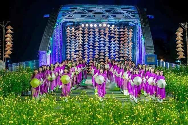 Điểm nhấn áo dài Huế tại Liên hoan Phim Việt Nam XXII - 10 Điểm nhấn áo dài Huế tại Liên hoan Phim Việt Nam XXII - 10