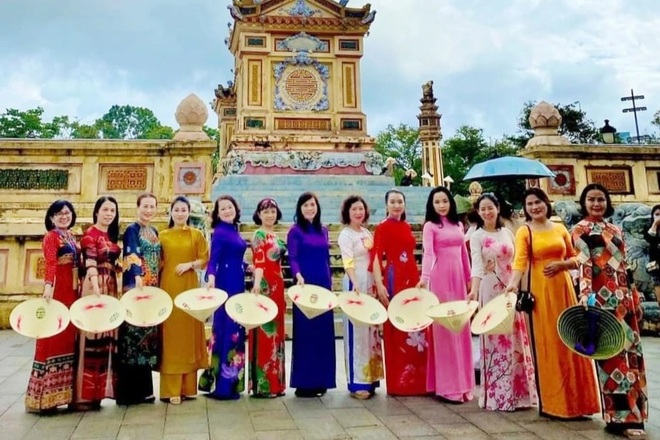 Điểm nhấn áo dài Huế tại Liên hoan Phim Việt Nam XXII - 5 Điểm nhấn áo dài Huế tại Liên hoan Phim Việt Nam XXII - 5