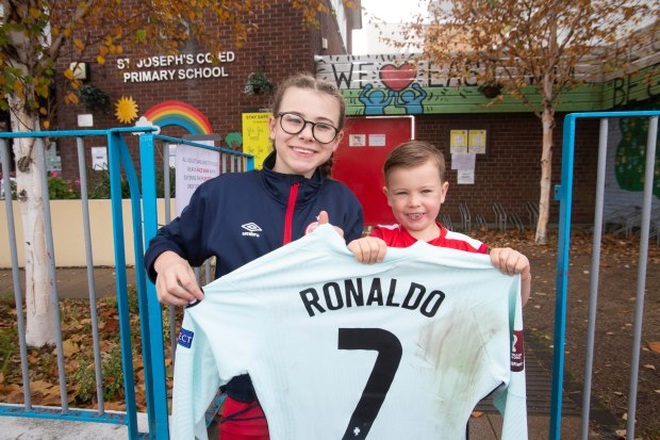 Bé gái tiết lộ kế hoạch chi tiết để nhận quà từ C.Ronaldo - 1
