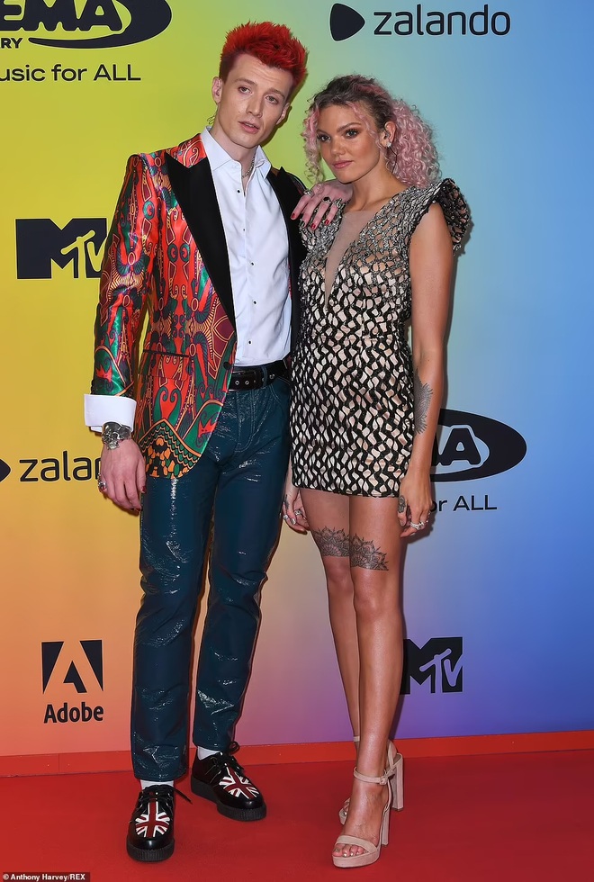 Dự giải MTV Châu Âu, ca sĩ Saweetie gây choáng khi thay 7 bộ đồ - 17 Dự giải MTV Châu Âu, ca sĩ Saweetie gây choáng khi thay 7 bộ đồ - 17