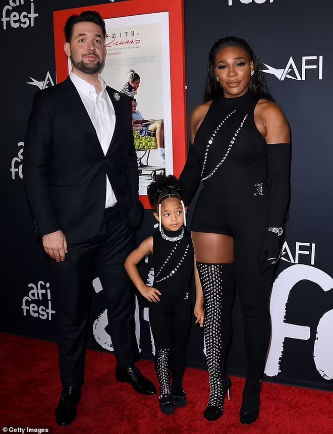 Serena Williams diện đồ lạ mắt, xuất hiện nổi bật trên thảm đỏ - 2 Serena Williams diện đồ lạ mắt, xuất hiện nổi bật trên thảm đỏ - 2
