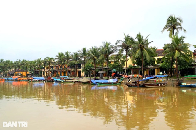 Phố cổ Hội An vắng lặng trong ngày đầu mở cửa đón khách trở lại - 6 Phố cổ Hội An vắng lặng trong ngày đầu mở cửa đón khách trở lại - 6